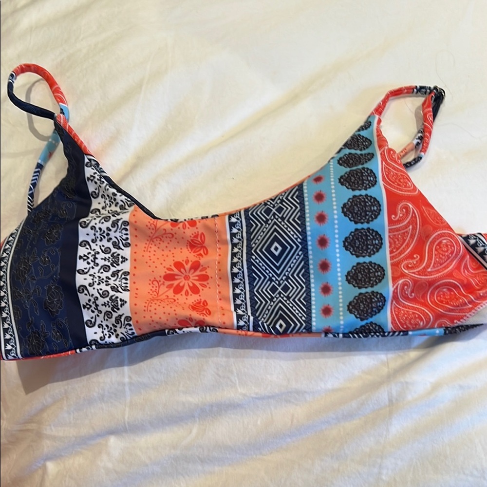 SHEIN Multicolor Patterned Bikini Top